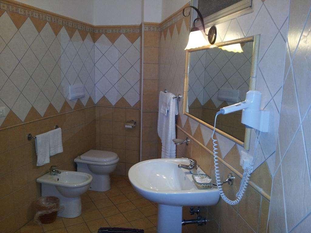 George Hotel Barcellona-Pozzo di Gotto Room photo