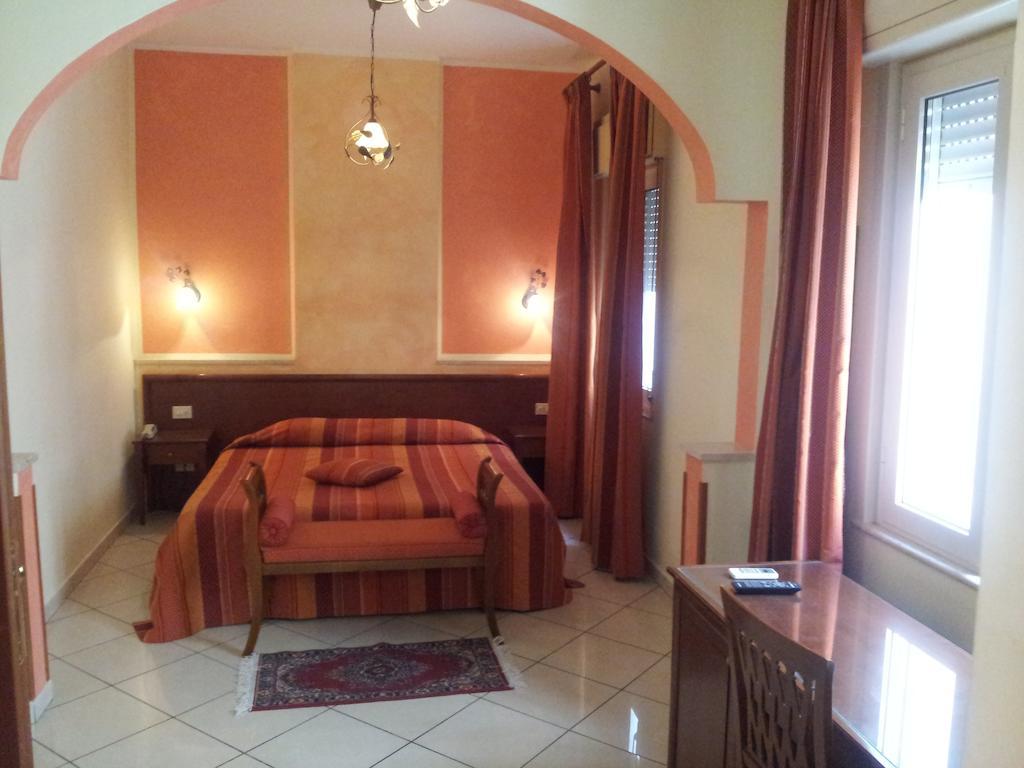 George Hotel Barcellona-Pozzo di Gotto Room photo